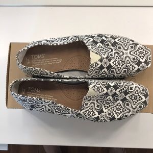 Toms Classics Sz 8 in Kaleidoscope New in Box